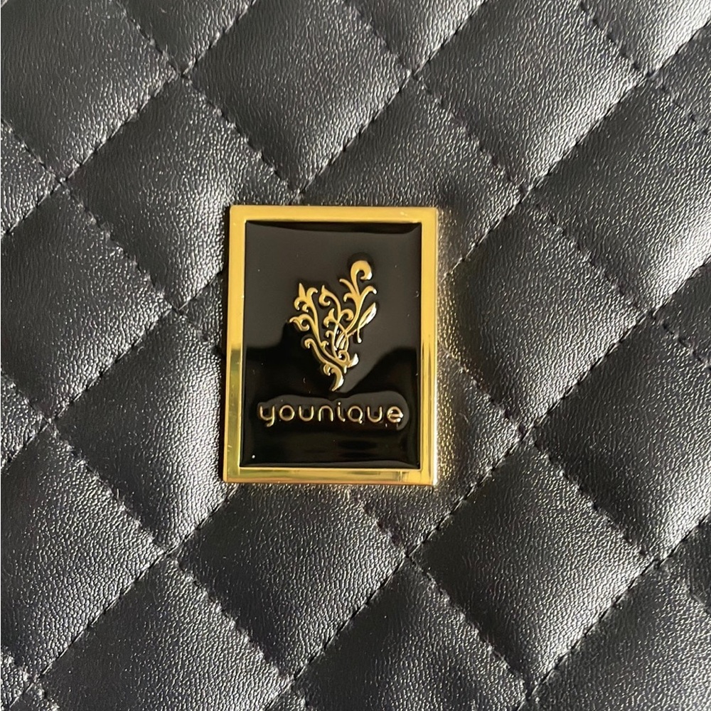 Younique Gold Chain Purse - Picture 2 of 4